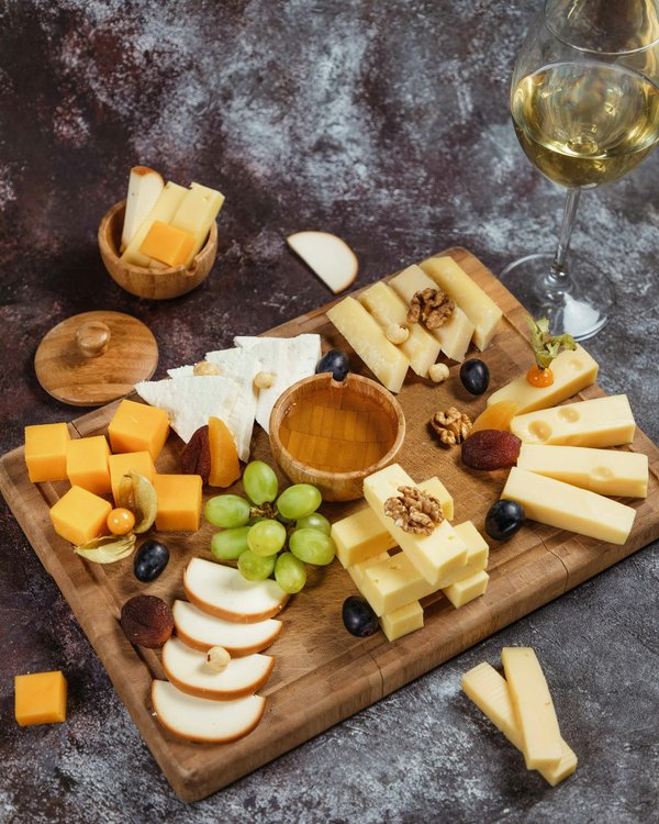 What amenities should you look for in a holiday rental in the Lake District for cheese tasting tours?